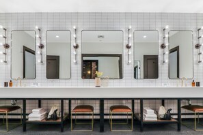 The Bach Suite | Bathroom
