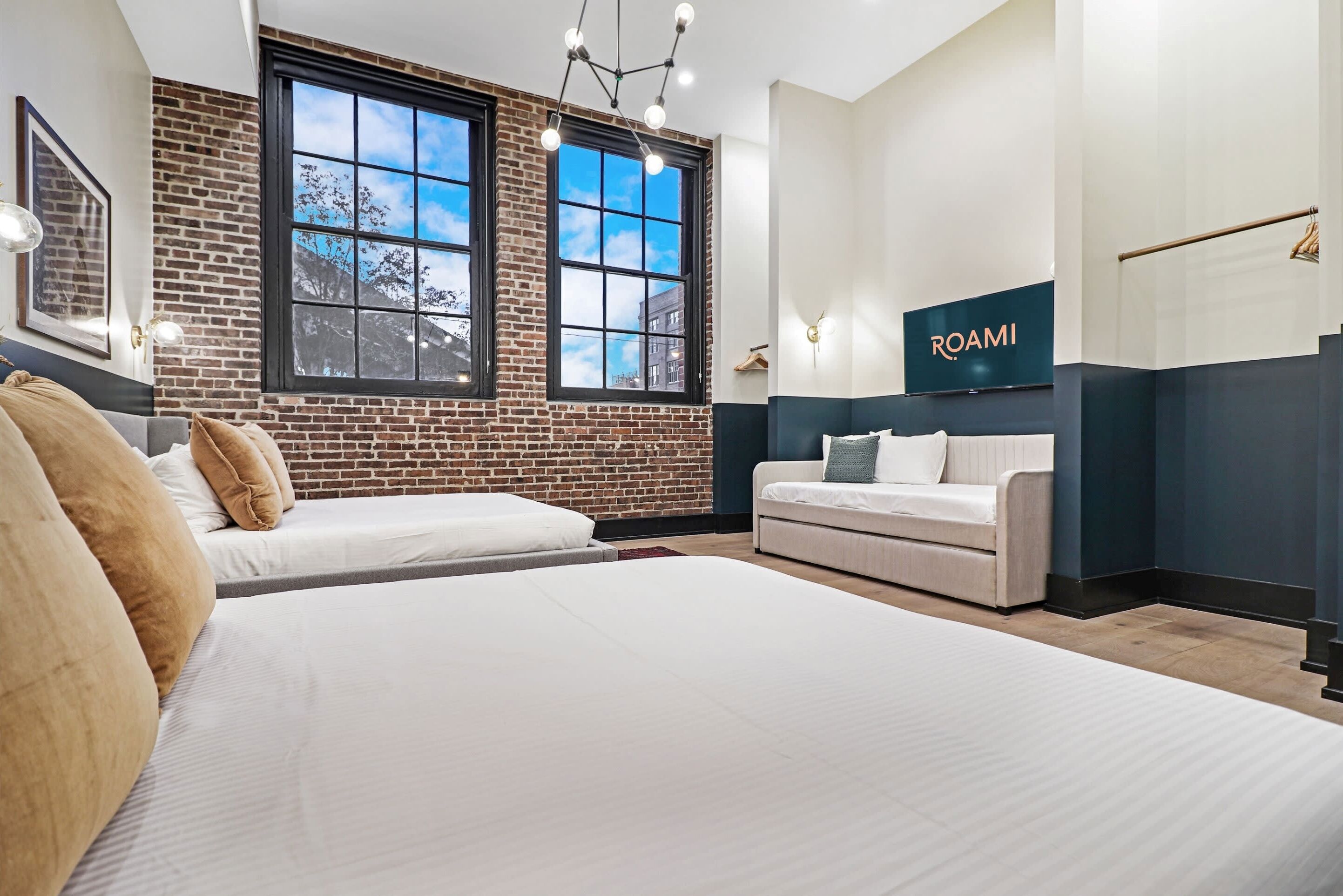 the bach suite | 4 bedrooms, laptop workspace, free wifi, bed sheets