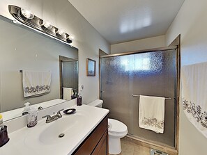 Shower, hair dryer, towels, soap - Cozy Home in Sun City, AZ (Sun City)