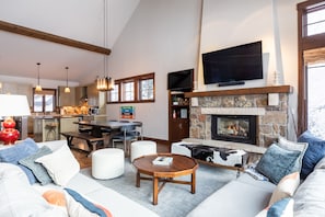Smart TV, fireplace, stereo