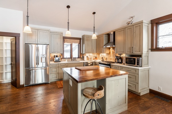 Geladeira, micro-ondas, fogão, cooktop