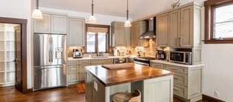 Luxurious Ski-in Ski-out Home in Arrowhead community