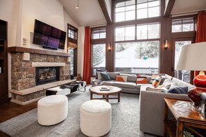 Smart TV, fireplace, stereo
