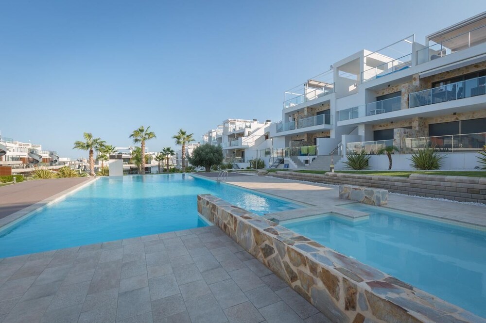 Cozy 3 Bedrooms Apartment in Punta Prima ♡ See Calendar