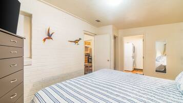 3 chambres, coffres-forts dans les chambres, fer et planche à repasser