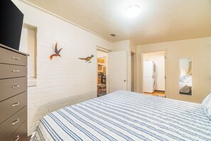 3 bedrooms, in-room safe, iron/ironing board, free WiFi