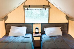 Travel crib, internet, bed sheets
