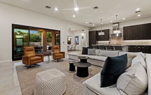 Smart TV, fireplace, ping pong, stereo