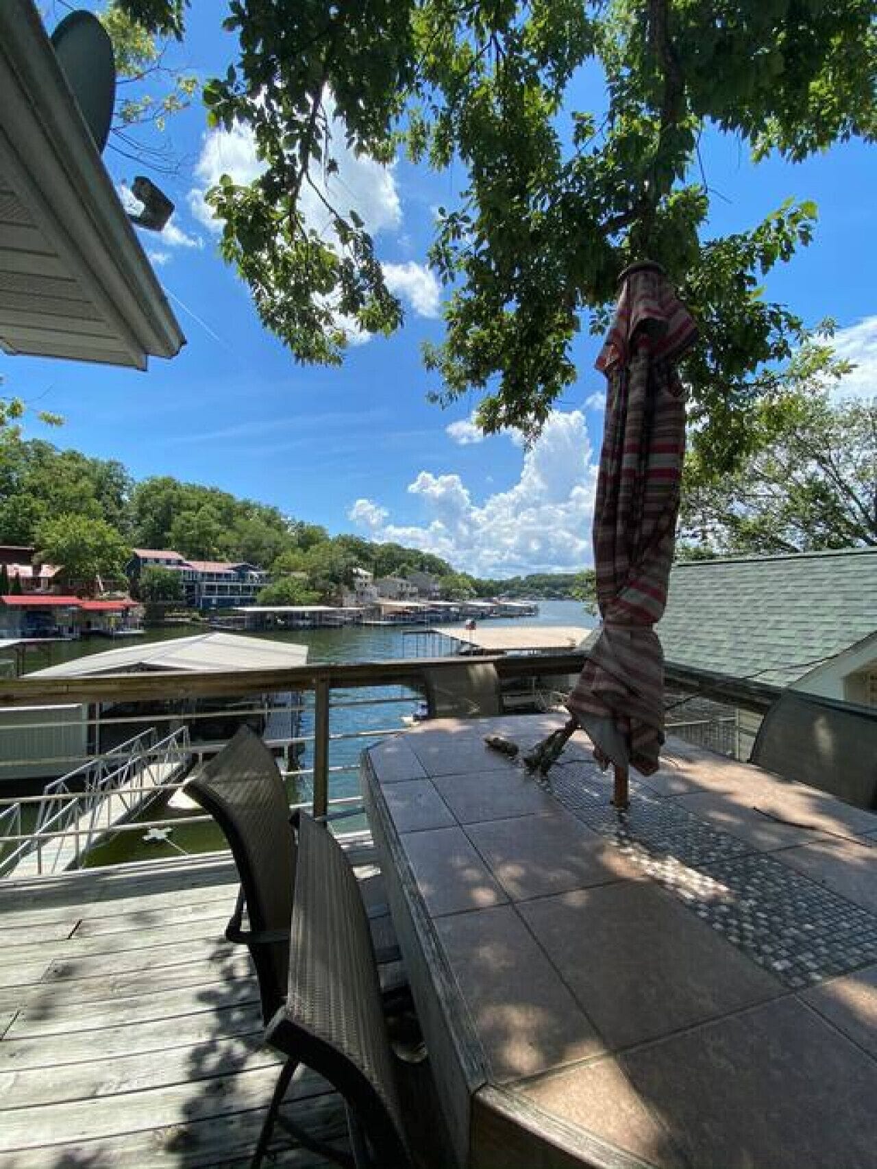 屋外ダイニングエリア