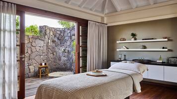 Couples treatment rooms, steam room, body treatments, hydrotherapy