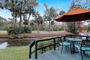 Outdoor dining - 802 Harbourmaster Villa Pool, Golf View, Bike to Beach (Hilton Head Island)