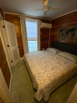2 bedrooms, iron/ironing board, WiFi, bed sheets - Dante's Marina Townhouse 2 bed 1.5 bath unit with a 5 minute walk to Duval! (Key West)