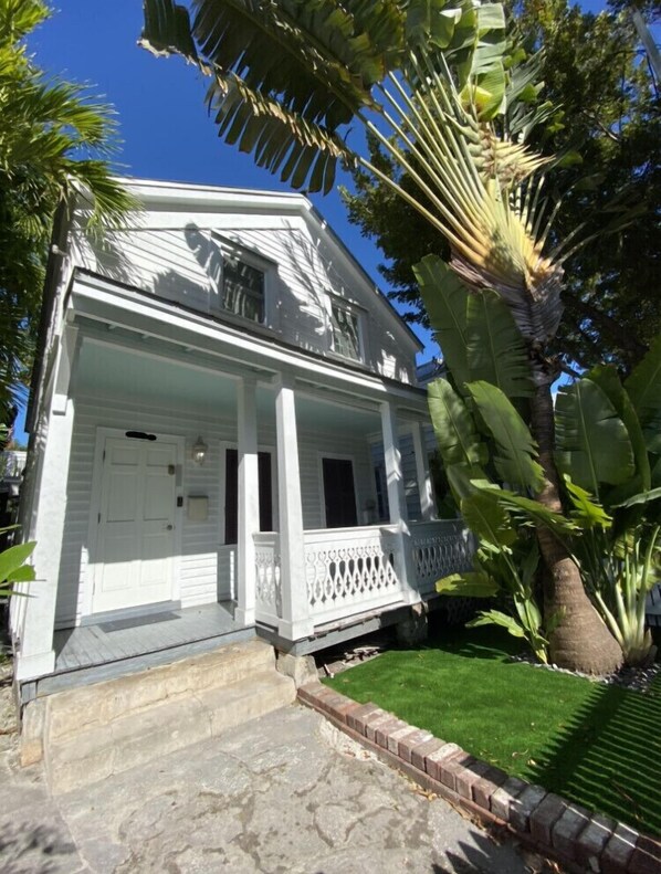 Exterior - Dante's Marina Townhouse 2 bed 1.5 bath unit with a 5 minute walk to Duval! (Key West)