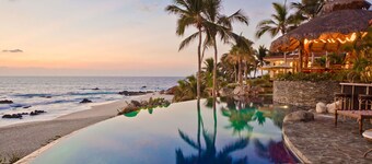 Luxury Living by the Pool, Cabo San Lucas Mansion 1004