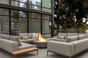 Suite, 1 cama King size y sofá cama, para no fumadores | Terraza o patio