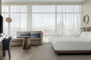 Suite junior, 1 cama King size, vista a la montaña | Ropa de cama de alta calidad y caja de seguridad en la habitación 