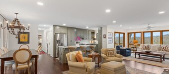 Charming newly renovated cottage, incredible mountain views, walk to town