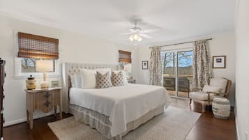 3 quartos, ferros/tábuas de passar roupa, berço de viagem