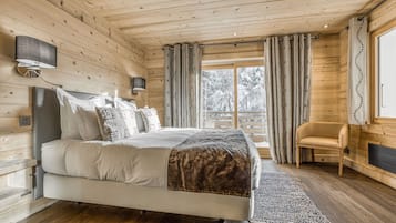 5 bedrooms, iron/ironing board, WiFi, bed sheets