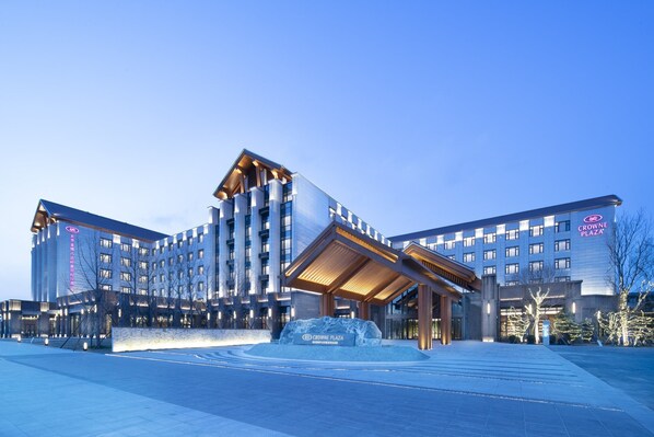Exterior - Crowne Plaza Beijing Badaling by IHG (Yanqing)