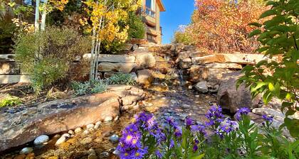 Four master suites, VIEWS!! Hot tub, private ski SHUTTLE, sprawling entertaining areas!!