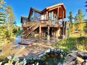 Exterior - Four master suites, VIEWS!! Hot tub, private ski SHUTTLE, sprawling entertaining areas!! (Breckenridge)