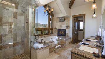 Combined shower/tub, hair dryer, towels