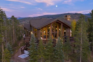 Exterior - Four master suites, VIEWS!! Hot tub, private ski SHUTTLE, sprawling entertaining areas!! (Breckenridge)