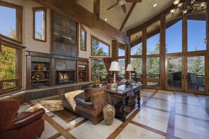 المنشأة من الداخل