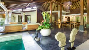 A spacious lobby with a pool, seating area, and a dining space. - 5 Star Villa in Bali, Minutes from the Beach, Bali Villa 2065 (Bali)