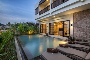 Pool - Beautiful 5 Star Villa in Prime Umalas Location, Bali Villa 2076 (Bali)