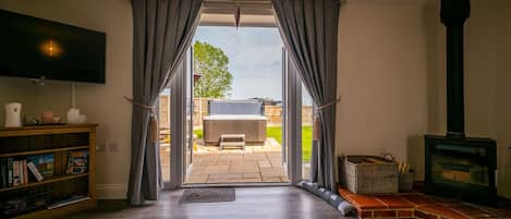 Bungalow de lujo, con acceso para personas discapacitadas, baño privado (With Hot Tub) | Interior