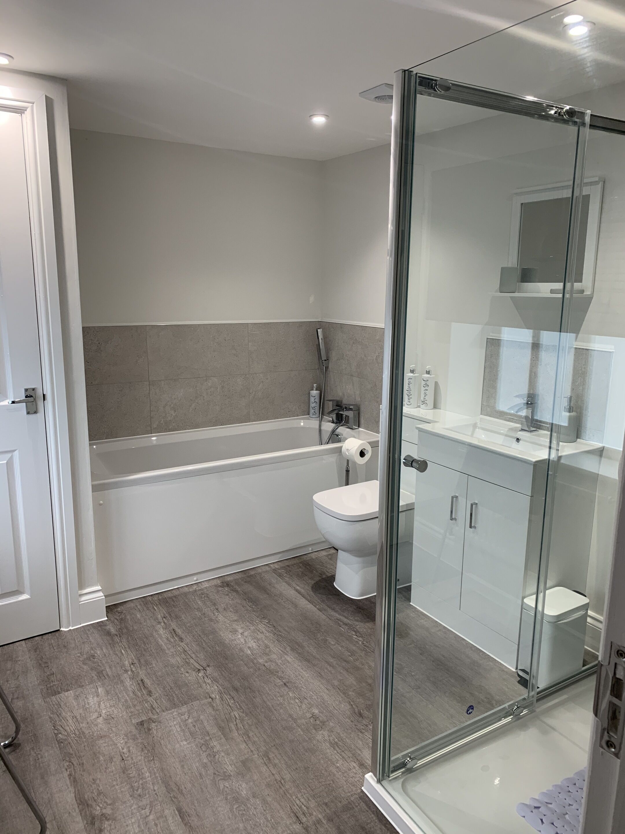 Luxury Bungalow, Accessible, Private Bathroom (With Hot Tub) | Bilik Mandi