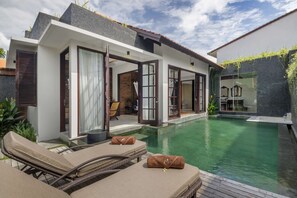 Outdoor pool, pool loungers