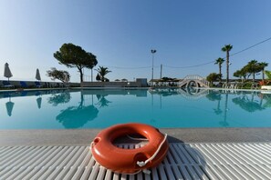 Outdoor pool - GMP Bouka's Golden Sun (Messini)