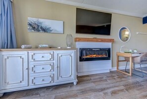 Interior - Oceanfront King Suite w/ LED Fireplace-Beachfront Pool Deck w/ Hot Tubs-GC-124 (Myrtle Beach)
