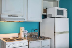 Coffee/tea maker, fridge, microwave, oven - Tides 20908 - Gorgeous Oceanfront Views for 4! (Myrtle Beach)
