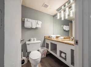 Combined shower/tub, hair dryer, towels, shampoo - Tides 20908 - Gorgeous Oceanfront Views for 4! (Myrtle Beach)