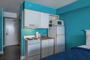 Coffee/tea maker, fridge, microwave, oven - Tides 20908 - Gorgeous Oceanfront Views for 4! (Myrtle Beach)