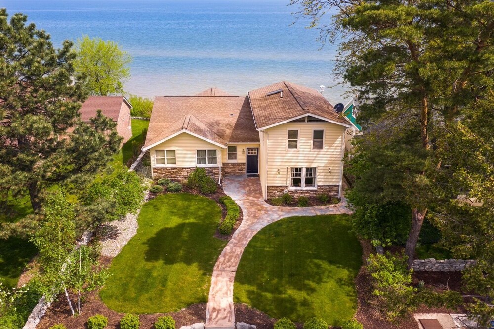 Amazing North Shore Sandy Beach Front Home!