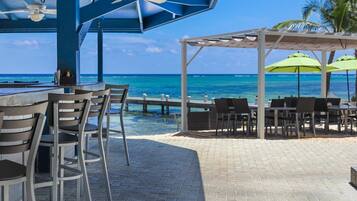 تناول الطعام بالخارج