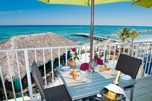 Outdoor dining - The Reef Beach Resort (East End)