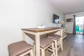Dining - Sea Mist 51610 (Myrtle Beach)