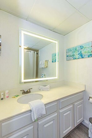 Combined shower/bathtub, hair dryer, towels, soap