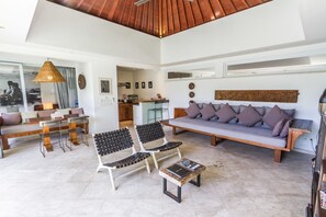 TV - Luxury Holiday Villa in Seminyak for Less Than a Hotel, Bali Villa 1146 (Bali)
