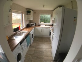 House | Private kitchen | Fridge, microwave, oven, stovetop