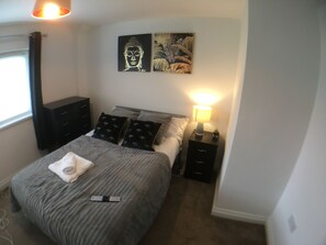 House | 5 bedrooms, free WiFi, bed sheets - Phoenix House (Corby)