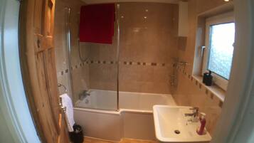 House | Bathroom | Towels, soap, shampoo, toilet paper
