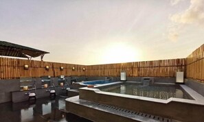 Outdoor spa tub - Hotel Lavender (Yangon)