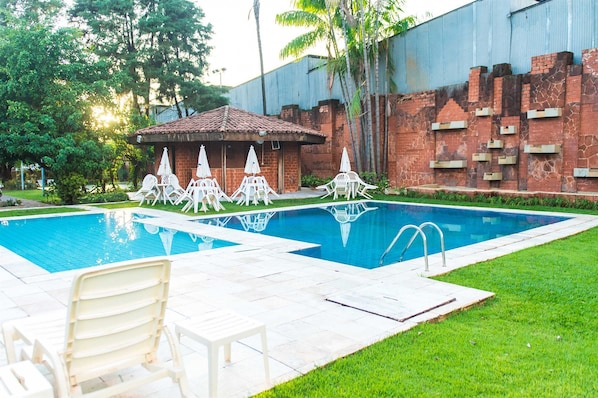 Outdoor pool - Uberaba Apart Hotel (Uberaba)